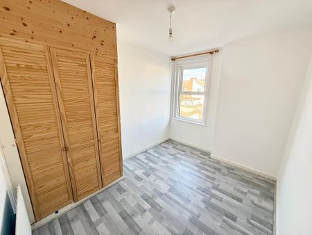 3 bedroom terraced house to rent - Photo 4