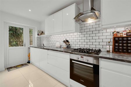 A spacious three bedroom family home in a quiet cul-de-sac. - Photo 5