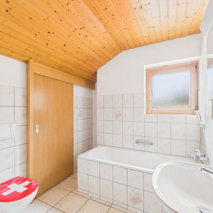 Spacieux 4.5 pièces appartement élégant proche écoles et transports, Val-de-Travers - Photo 1