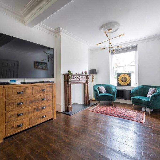 3 bedroom end of terrace house to rent - Photo 1
