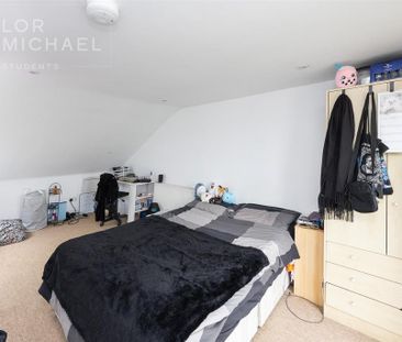 4 bedroom terraced house to rent - Photo 5