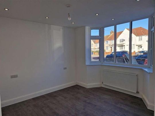 Burns Avenue, Southall, UB1 - Photo 1