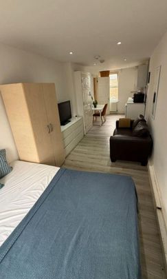 Studio to rent - Photo 1