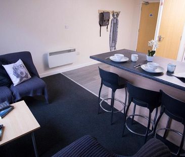 1 bedroom in a flat share to rent - Photo 1