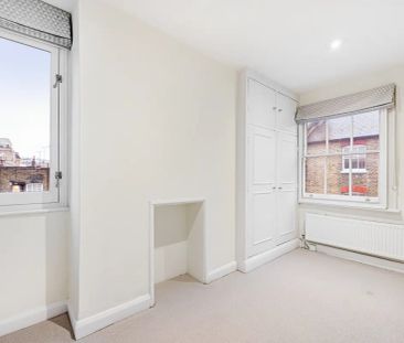 3 bedroom flat in London - Photo 4