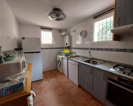 THREE-BEDROOM VILLA – ALICANTE - Photo 3