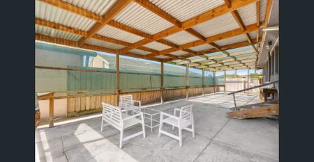 CHARMING HOME IN PRIME LOCATION - Photo 2