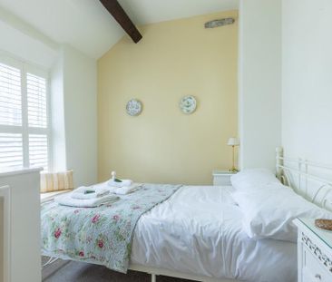 2 bedroom terraced house to rent - Photo 4