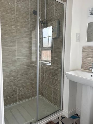 3 bedroom detached house to rent - Photo 5