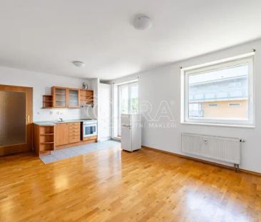Pronájem světlého bytu, 1kk s balkónem, Vřesová, Praha 8 - Fotografie 5