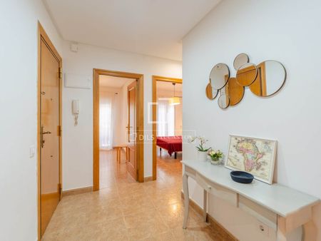2 Bedroom apartment for rent in Valencia Region, Valencia - Photo 2