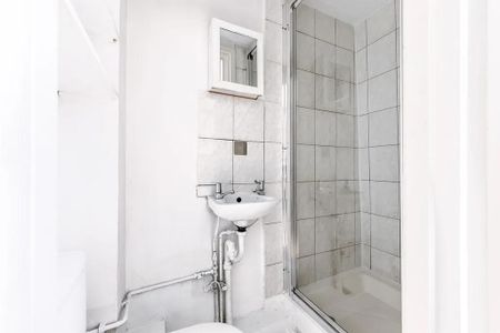 1 Bed Flat, Very Near West Cromwell Road Area, SW5 - Photo 5