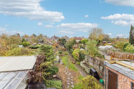 3 bedroom semi-detached house to rent - Photo 3