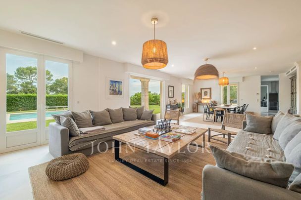 Maison à louer Mougins, Cote d'Azur, France16 500 EUR / Mois - Photo 1