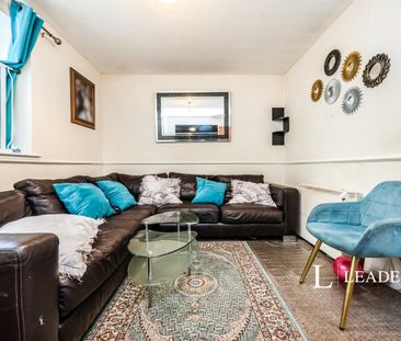 2 bedroom maisonette to rent Twitchen Lane, Furzton, Milton Keynes,... - Photo 1