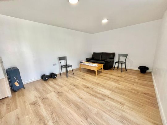 5 bedroom semi-detached house to rent - Photo 1