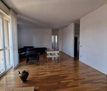3 locali in Affitto a Bergamo – Zona: Borgo Palazzo - Photo 2