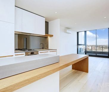 Bright and chic living - Photo 6