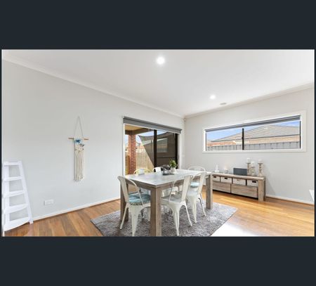 11 Gillespie Drive, Weir Views, Vic 3338 - Photo 3