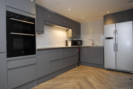 5 bedroom flat to rent - Photo 3