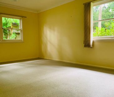 Spacious 4 Bedroom House with Expansive Garden - Photo 2