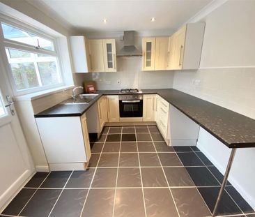 2 bedroom end of terrace house to rent - Photo 5