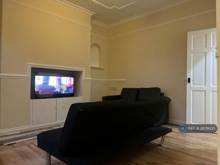 1 bedroom in a house share to rent - Photo 5