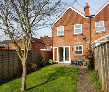 2 bedroom end of terrace house to rent - Photo 6