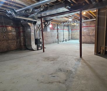 For Lease - 561 Settlers Road, Oakville, Ontario - Photo 1