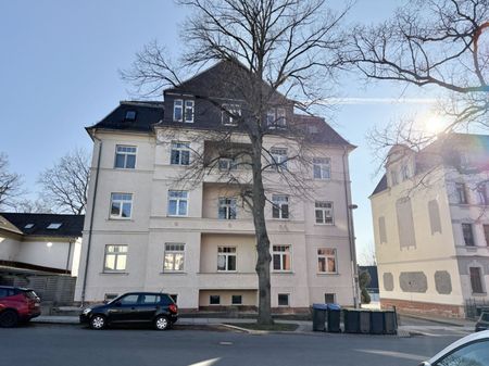 3-Raum • Dachgeschoss • schöner Grundriss • Bad mit Wanne • modernes Laminat • gepflegtes Haus - Photo 4