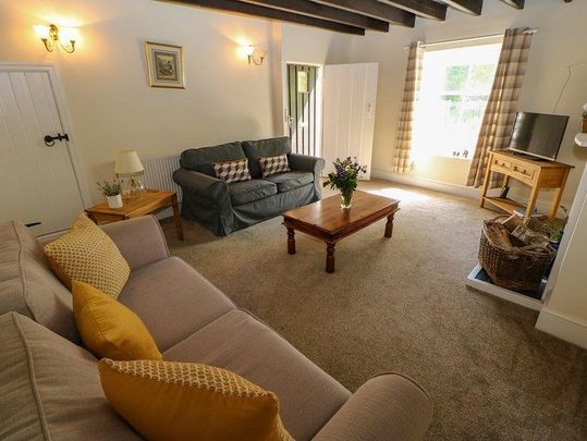 2 bedroom semi-detached house to rent - Photo 1