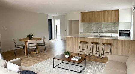 Brand new three bedroom townhouse finished to a high standard. - Photo 5