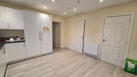 1 bedroom in a house share to rent - Photo 4