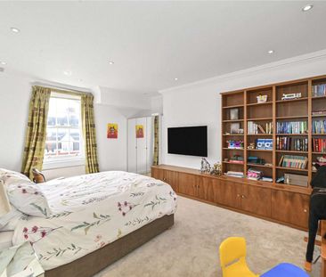 An elegant beautifully presented third and fourth floor duplex penthouse with a balcony and private roof terrace. - Photo 5