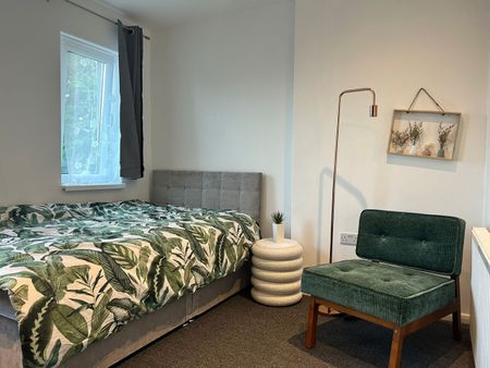 Room in a Shared House, Petersham Mews, NG7 - Photo 3