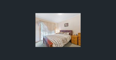 SPACIOUS UNIT! - Photo 2