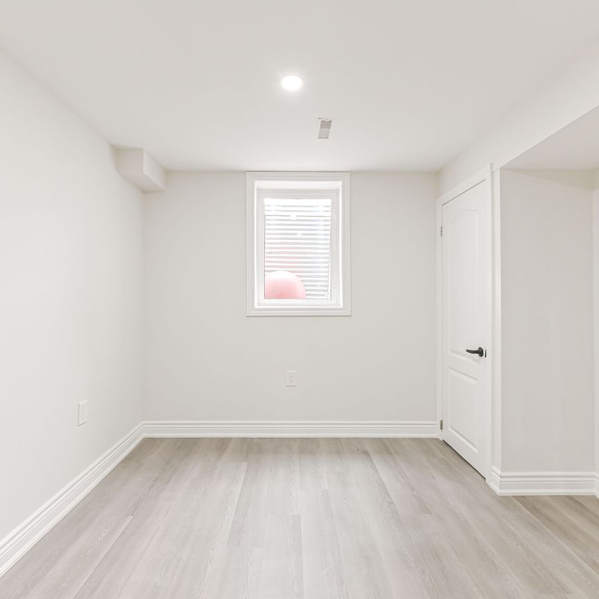 For Lease - 4 Lawnview Court, Brampton, Ontario - Photo 1