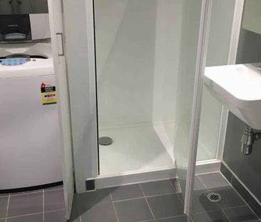 2 bedroom apartment with 1 bathroom - Photo 5