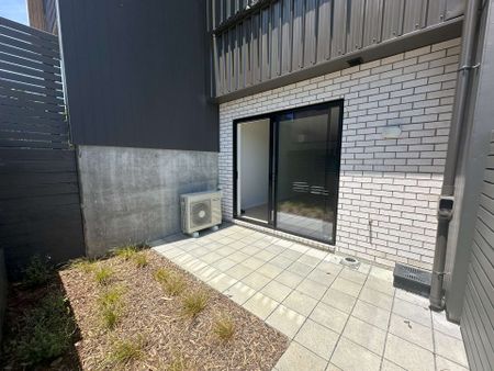 Brand New Three Bedroom Home in Glendowie - Photo 2