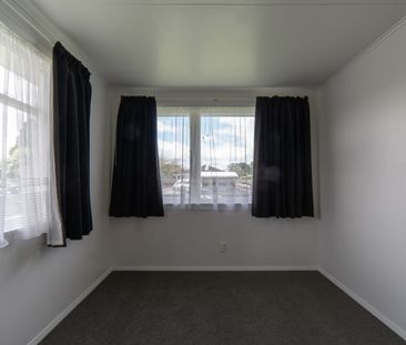 Recently Refurbished Three Bedroom - Photo 5