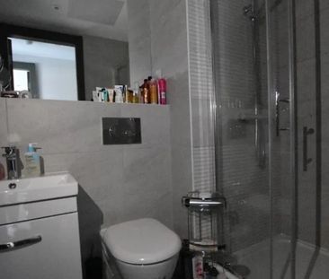 Spacious double bedroom in Acton W3 6DG - Photo 5