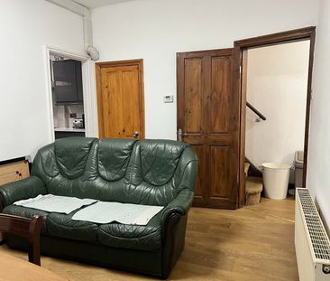 Room in a Shared House, Polygon Avenue, M13 - Photo 1