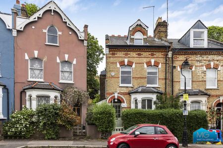 4 bedroom end of terrace house to rent - Photo 2