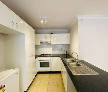 Modern Apartment In Ultra Convenient Location - Photo 3