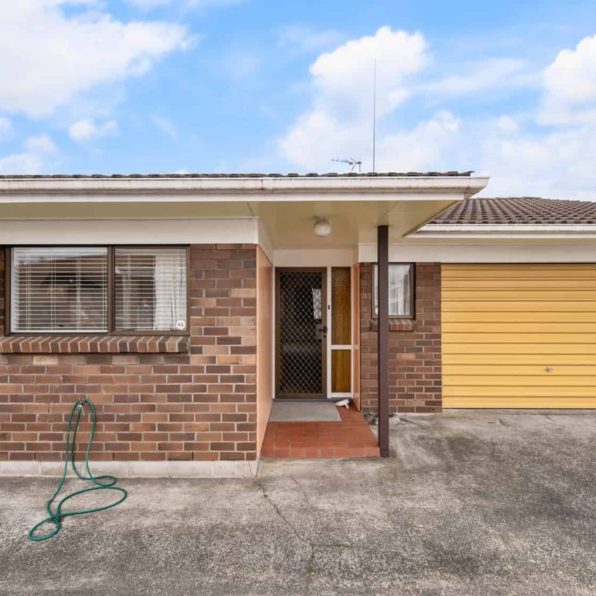 Beautiful Family Home in Blockhouse Bay - Photo 1