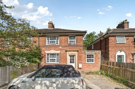 5 bedroom semi-detached house to rent - Photo 2