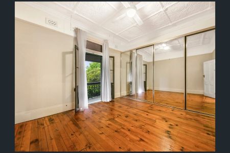 Stylish City-Fringe Living in the Heart of Glebe - Photo 3