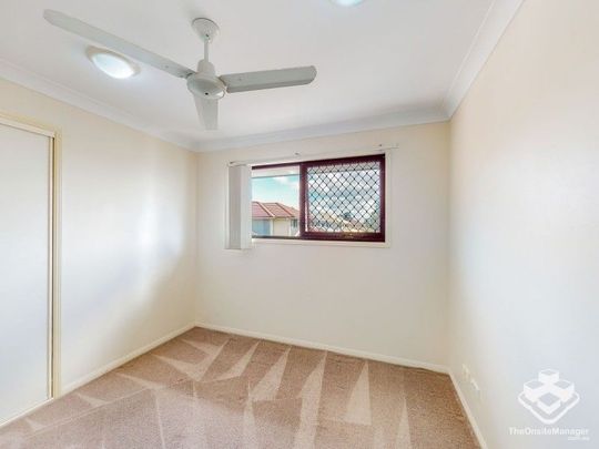 Part furnished 3 bedroom spacious townhouse for rent in sought after Corinda - Photo 1