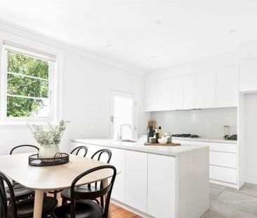 2/5 Webb Street, Brighton - Photo 2