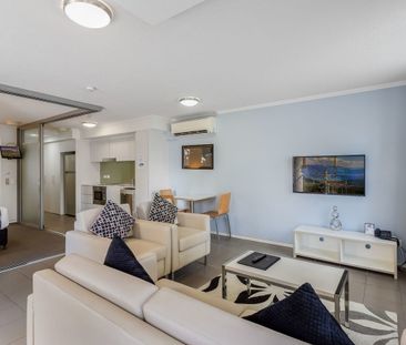 Spacious Furnished Apartment with an Expansive Private Terrace - Photo 5